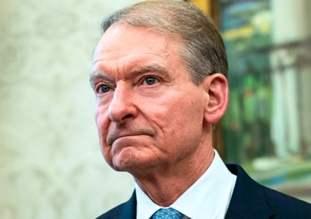 SEC Delays Hedge Fund Rules 2027